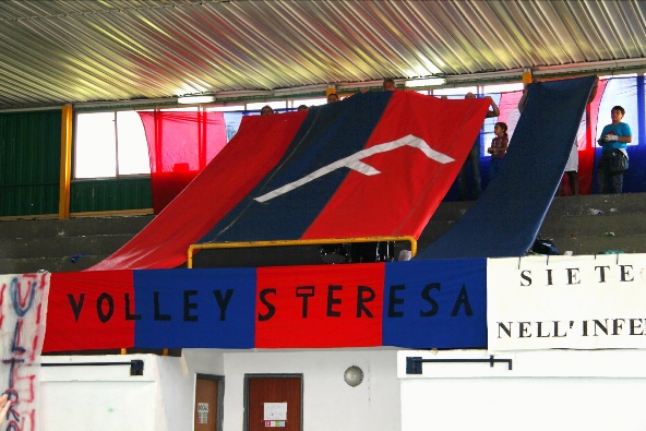 foto-curva-con-striscione-08-10-11